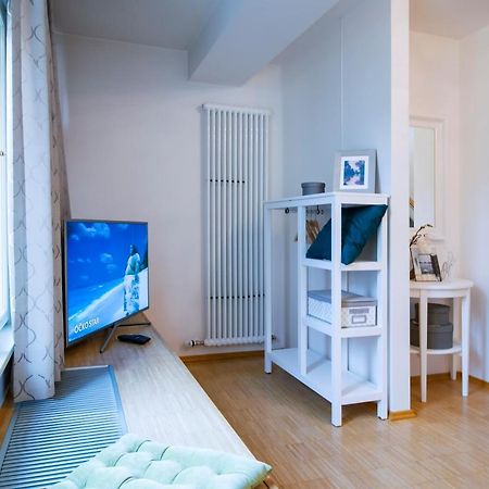 Modern Apartment Charvatova Прага Екстериор снимка