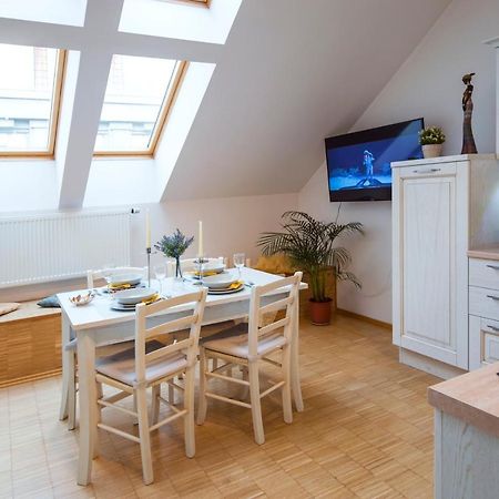 Modern Apartment Charvatova Прага Екстериор снимка