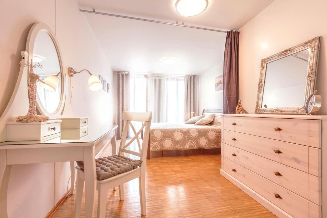 Modern Apartment Charvatova Прага Екстериор снимка