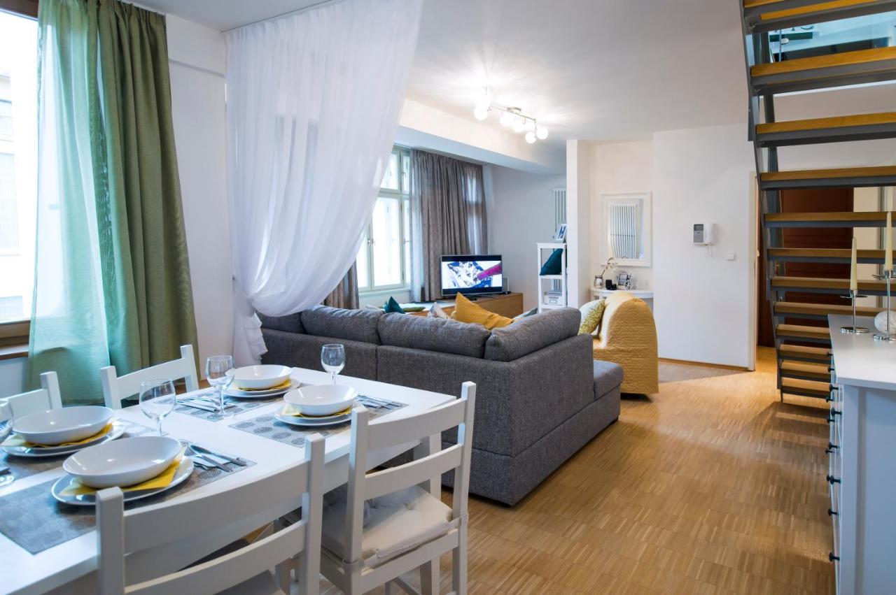 Modern Apartment Charvatova Прага Екстериор снимка