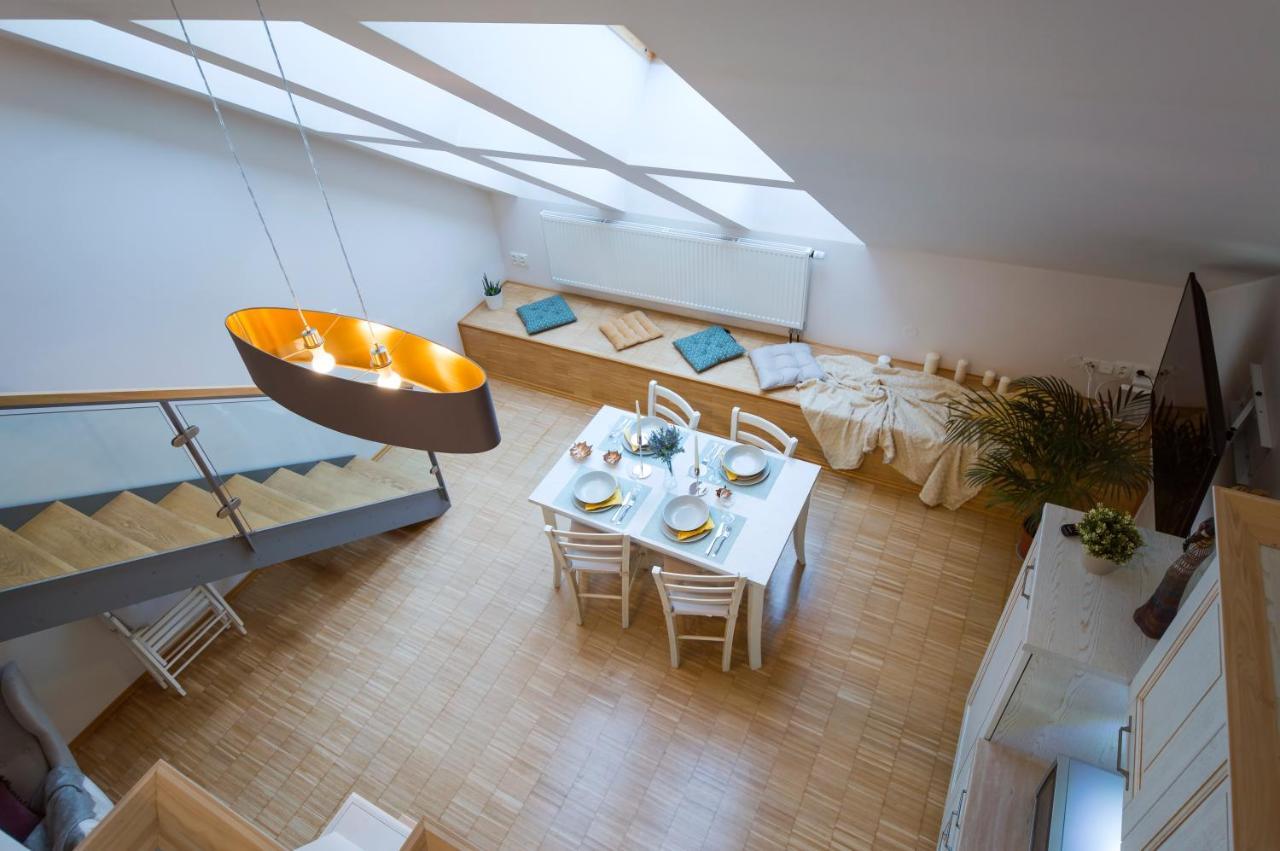 Modern Apartment Charvatova Прага Екстериор снимка