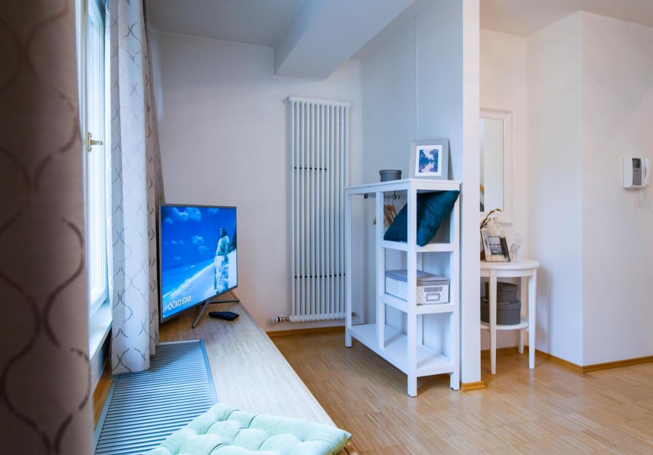 Modern Apartment Charvatova Прага Екстериор снимка
