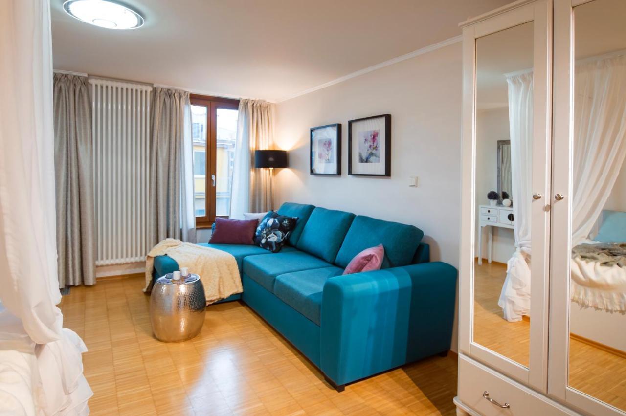 Modern Apartment Charvatova Прага Екстериор снимка