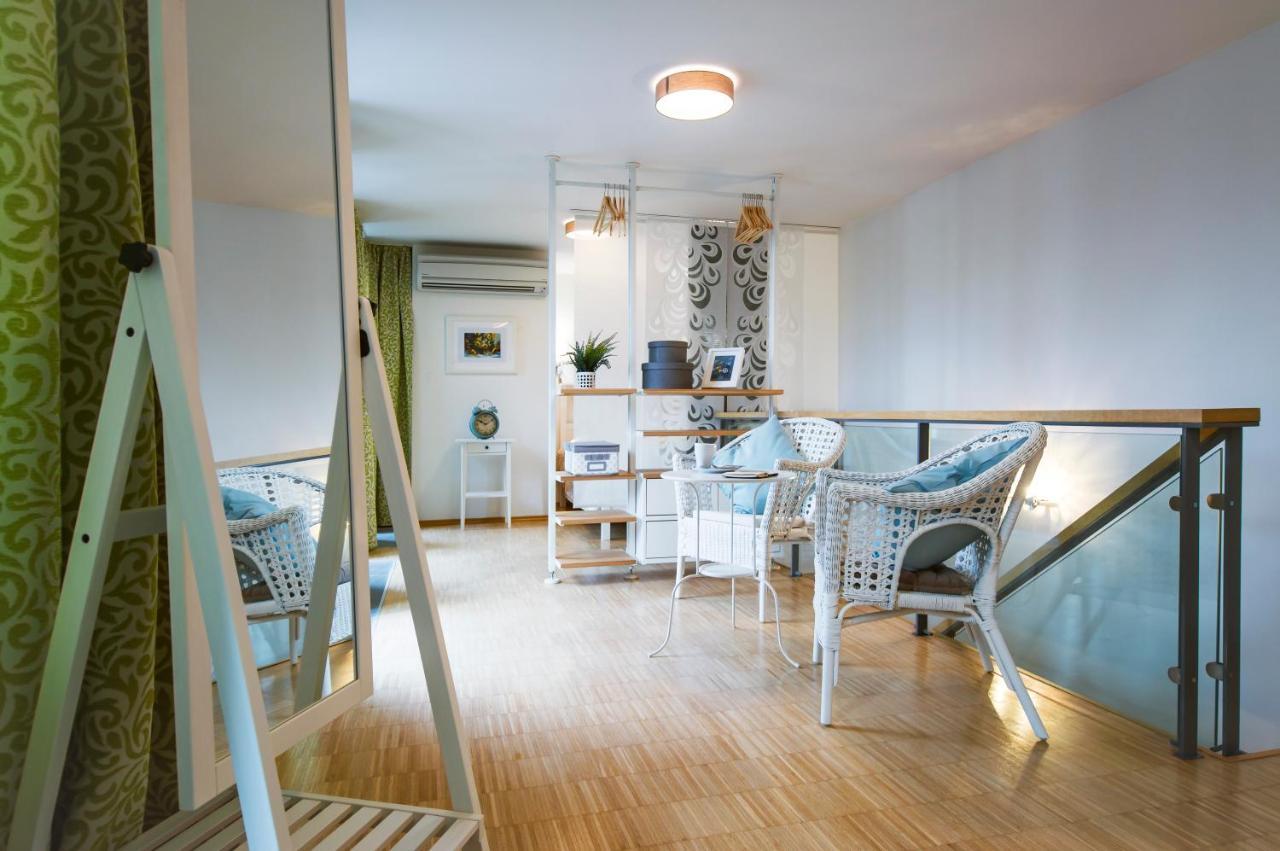 Modern Apartment Charvatova Прага Екстериор снимка