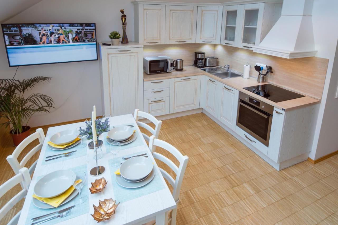 Modern Apartment Charvatova Прага Екстериор снимка