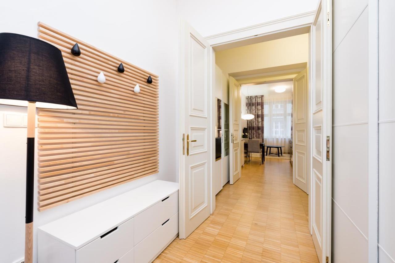 Modern Apartment Charvatova Прага Екстериор снимка