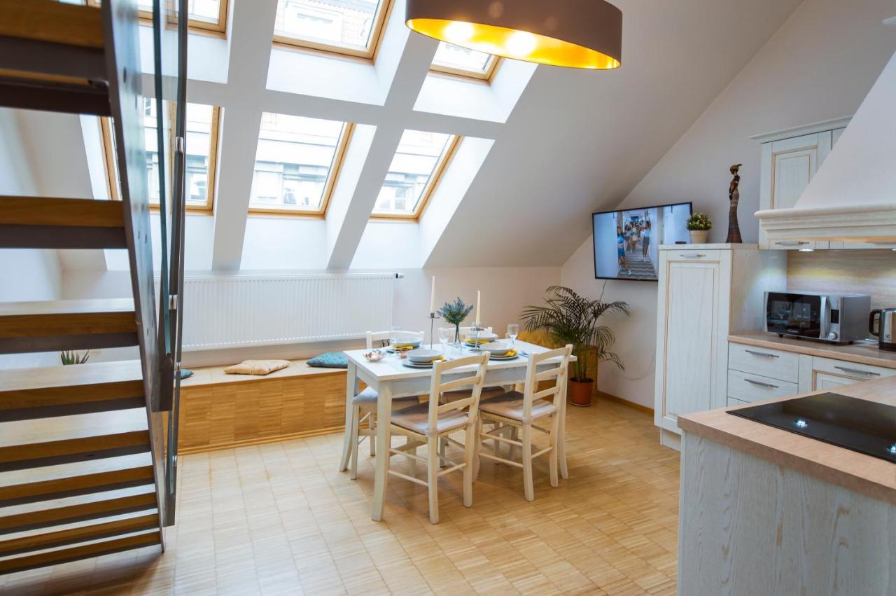 Modern Apartment Charvatova Прага Екстериор снимка