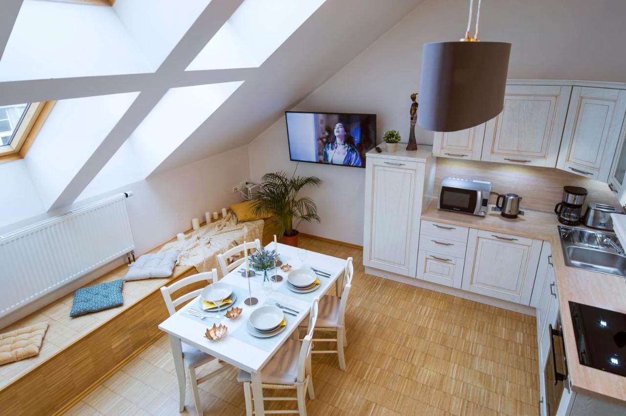 Modern Apartment Charvatova Прага Екстериор снимка