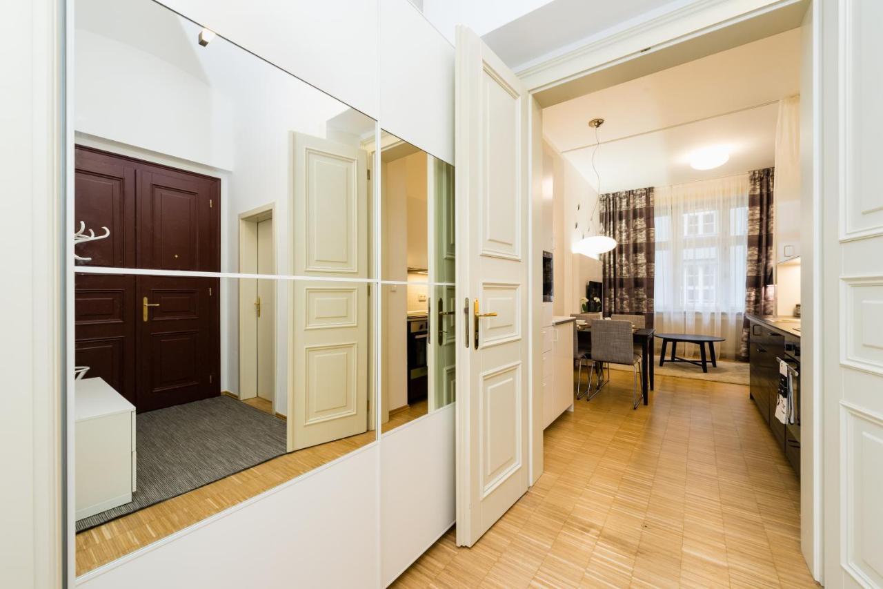 Modern Apartment Charvatova Прага Екстериор снимка