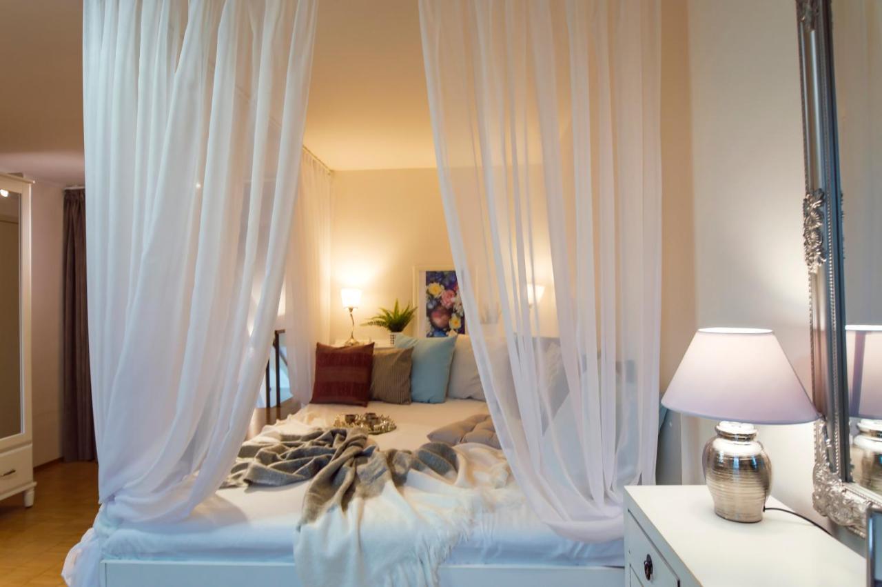 Modern Apartment Charvatova Прага Екстериор снимка