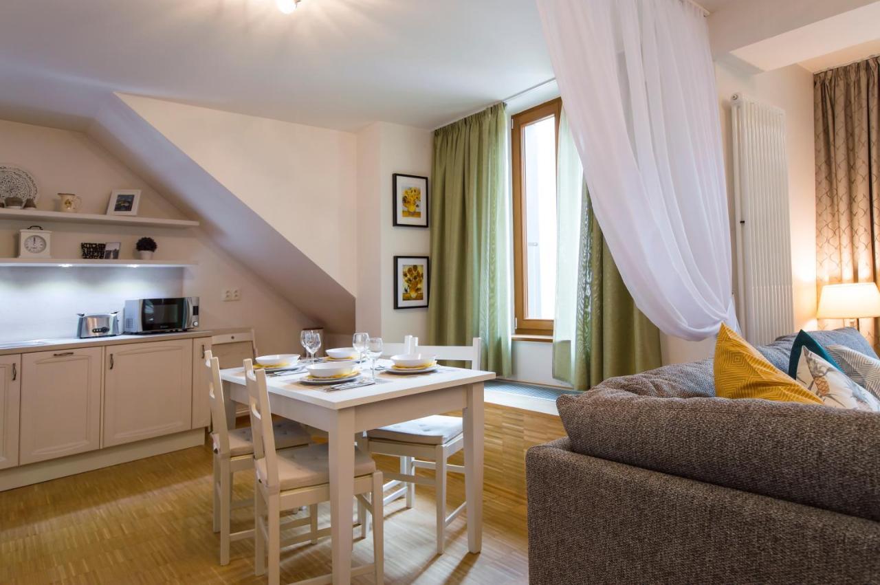 Modern Apartment Charvatova Прага Екстериор снимка