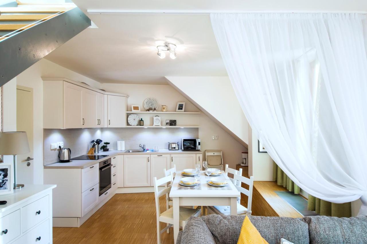Modern Apartment Charvatova Прага Екстериор снимка